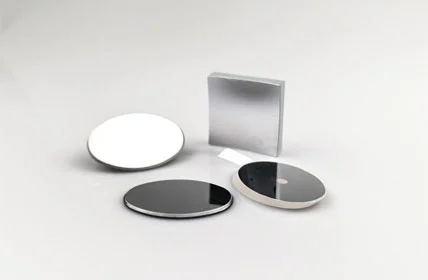 科学と産業における光学ミラーの革新的な使用